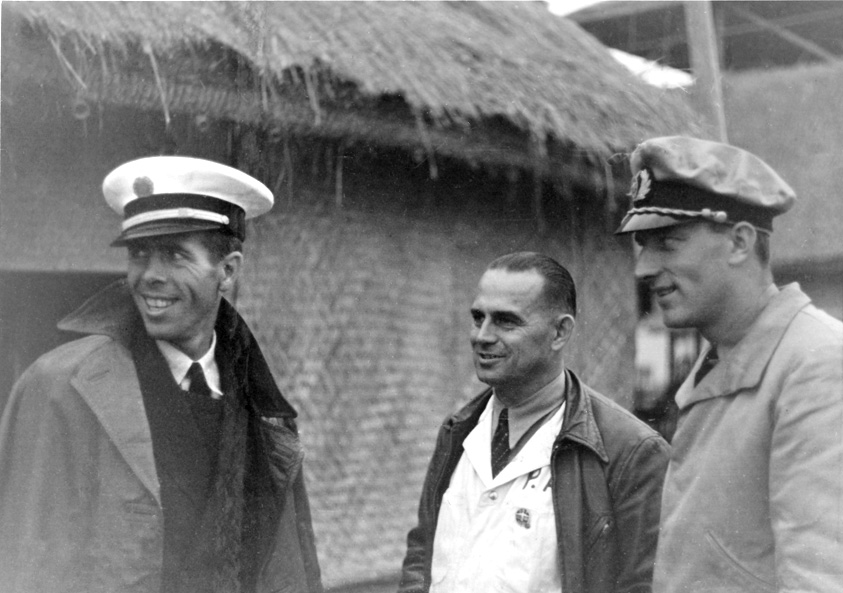 Capt Ralph at Chung King with CNAC personnel